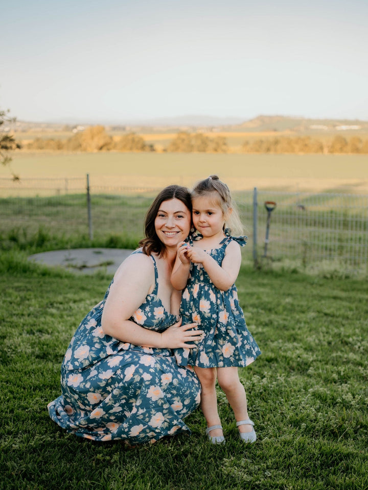 Mini - Misty Rose in Grey Dress